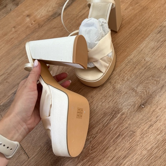 Princess Polly Everlasting Satin Platform Heels - Champagne - Picture 10 of 10